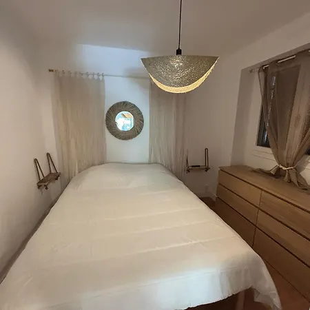 Maison Bord De 2 *